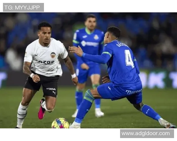 武汉足球队防守反击战术分析及其成败得失探讨